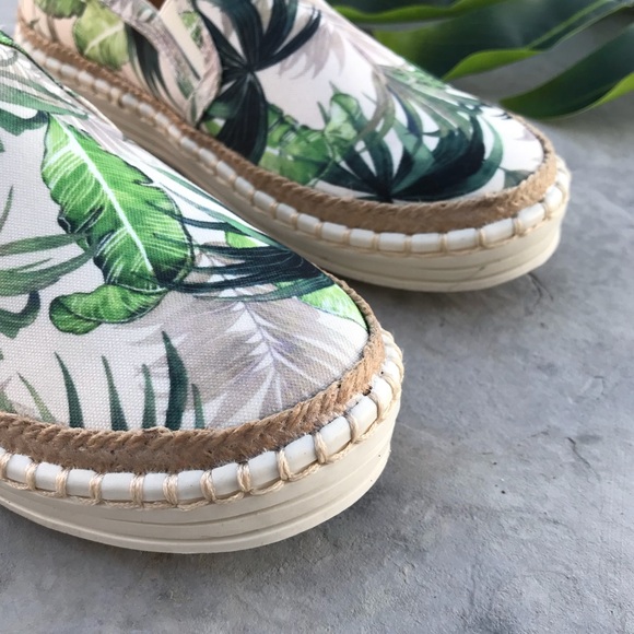 LAST 1🌴tropical leaf sneakers slip on green white - Picture 2 of 5